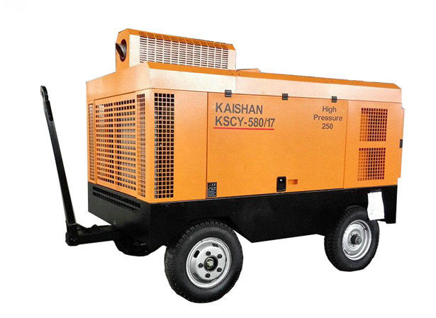 48 लीटर तेल क्षमता एयर ड्रिलिंग कंप्रेसर Cu-mmins 6CTA8.3 - C260 17bar कार्य दबाव