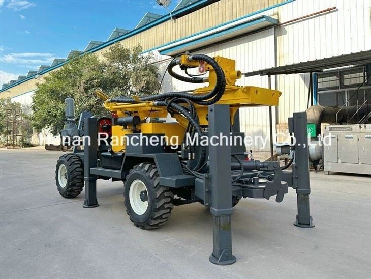 चार पहिया ड्राइव बोरहोल ड्रिलिंग रिग 220 मीटर गहराई के साथ उच्च शक्ति 65KW इंजन