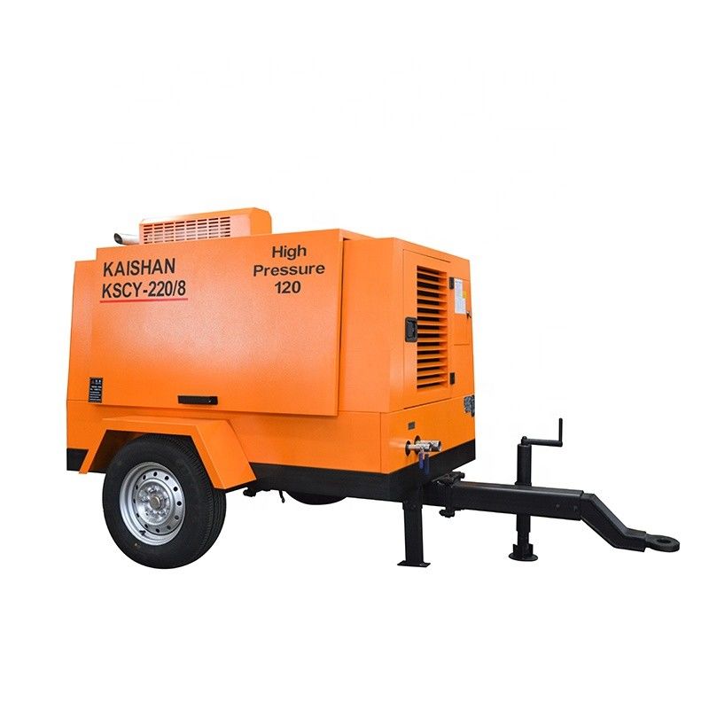 डीजल चालित पोर्टेबल स्क्रू एयर कंप्रेसर 55KW इंजन 8bar कार्य दबाव COMMINS और YUCHAI ब्रांड के साथ