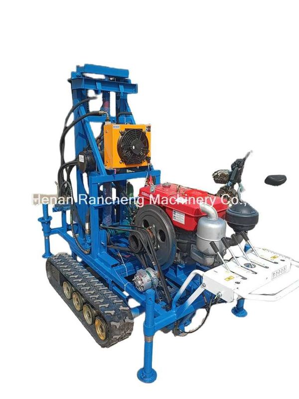 आसान संचालन RCS200C रबर क्रॉलर पोर्टेबल ड्रिलिंग रिग 150 मीटर गहराई 450 मिमी व्यास के साथ