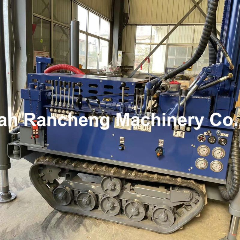 गहराई 180 मीटर मिनी क्रॉलर बोरहोल ड्रिलिंग रिग मशीन 77.3KW डीजल इंजन के साथ