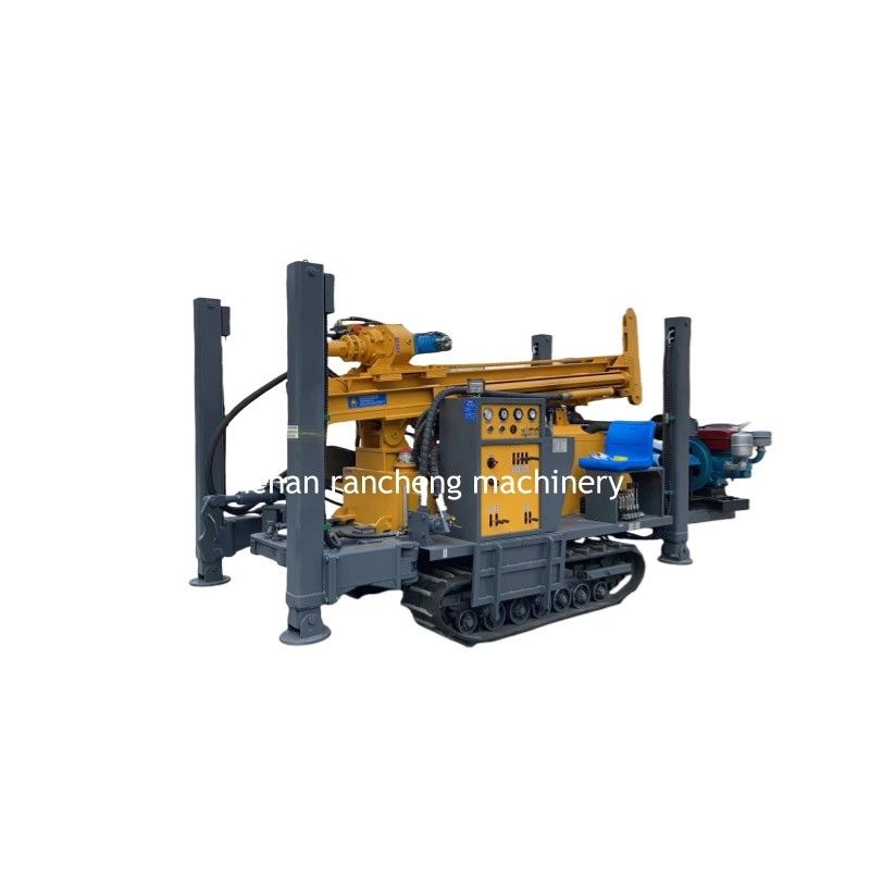 आरसीएफ200सी हाइड्रोलिक रबर ट्रैक वाटर वेल ड्रिलिंग रिग 15 टन की लिफ्टिंग क्षमता के साथ