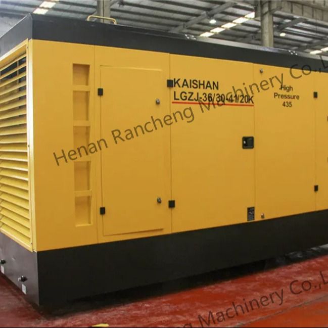 गहरी कुएं के लिए 550HP कमिंस इंजन के साथ 30bar चल स्क्रू एयर कंप्रेसर