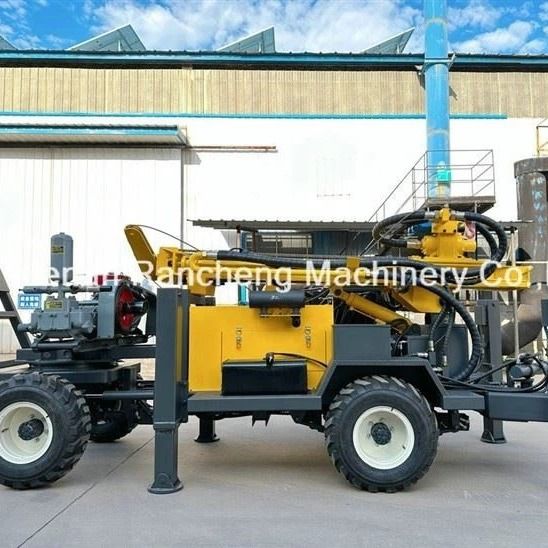 ट्रेलर प्रकार का पानी का कुआँ ड्रिलिंग रिग 200 मीटर ड्रिलिंग गहराई, संचालित करने में आसान, दोनों मड पंप और एयर कंप्रेसर