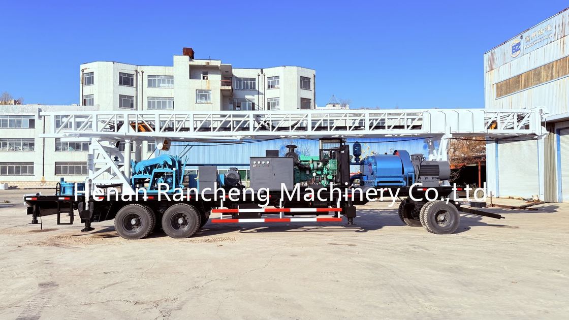 600 मीटर पानी की ड्रिलिंग के लिए 132KW कमिंस डीजल इंजन के साथ ट्रेलर वाटर वेल ड्रिलिंग रिग