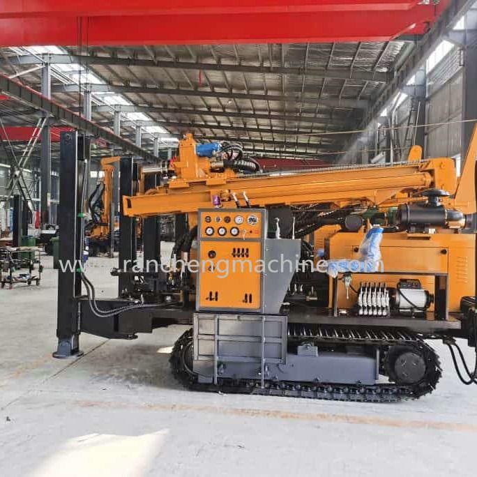 सभी प्रकार की मिट्टी में 800 मीटर गहरी ड्रिलिंग के लिए वाटर वेल ड्रिलिंग मशीन 154KW कमिंस