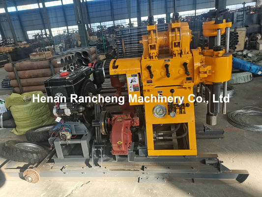 130 मीटर / 200 मीटर गहराई हाइड्रोलिक छोटे छेद ड्रिलिंग रिग 22HP डीजल इंजन के साथ