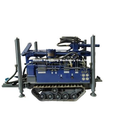 गहराई 180 मीटर मिनी क्रॉलर बोरहोल ड्रिलिंग रिग मशीन 77.3KW डीजल इंजन के साथ
